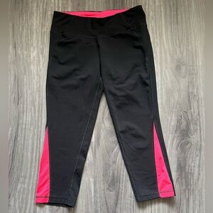 ‼️6/$12‼️ Women’s Old Navy fitted athletic capris (see description)